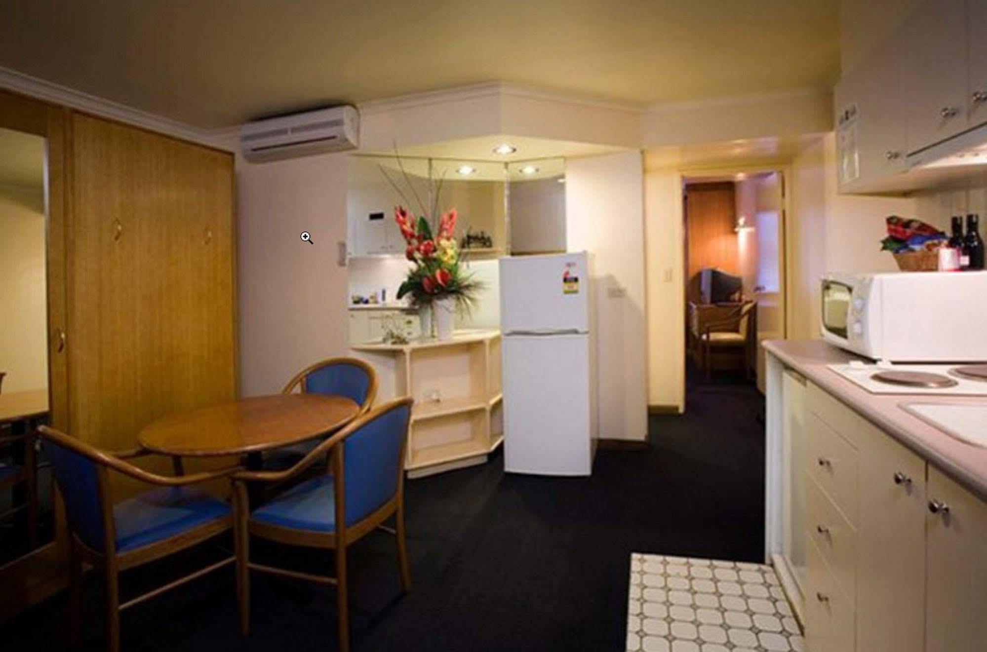 Madison Capital Executive Apartments Canberra Bilik gambar